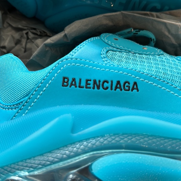 - BALENCIAGA SIZE 39 TRIPLE S NWB - Picture 3 of 7